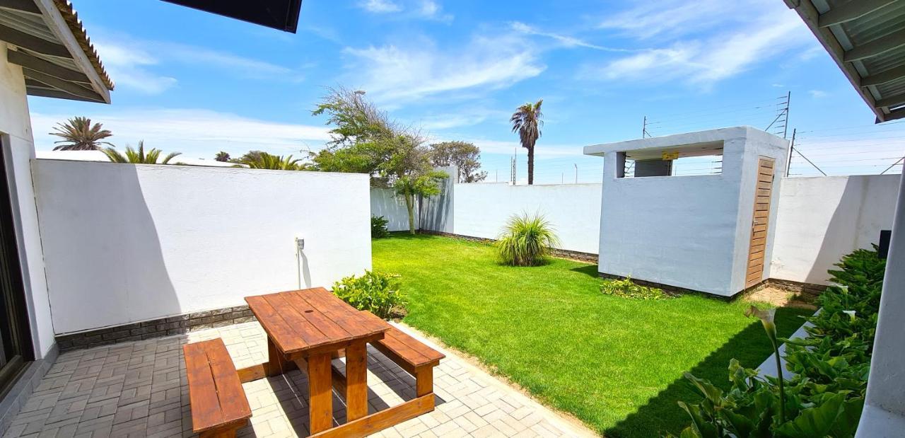 Tiende Laan Bed & Breakfast And Self-Catering Walvis Bay Exterior foto