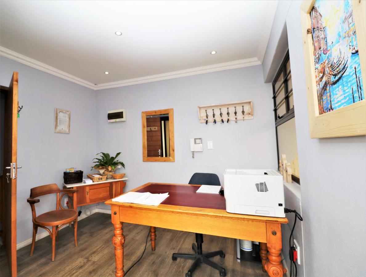 Tiende Laan Bed & Breakfast And Self-Catering Walvis Bay Exterior foto