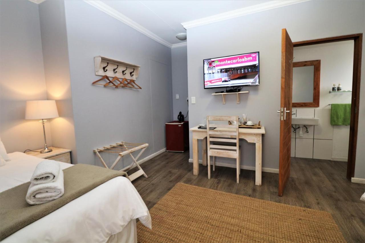 Tiende Laan Bed & Breakfast And Self-Catering Walvis Bay Exterior foto